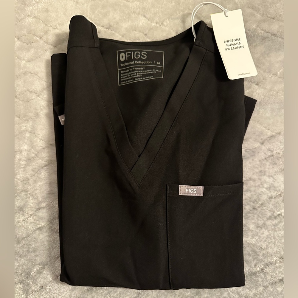 Figs - Black Scrub Top Catarina One Pocket Top